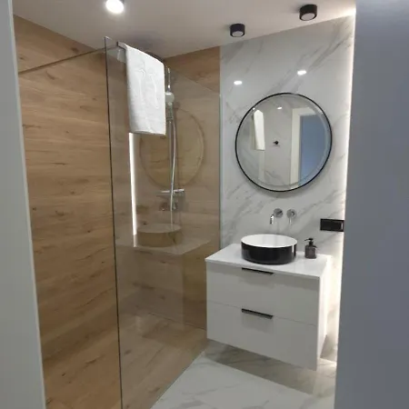 Westin House 113 *